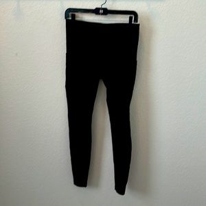 Lululemon size 8 black full length legging with side pockets